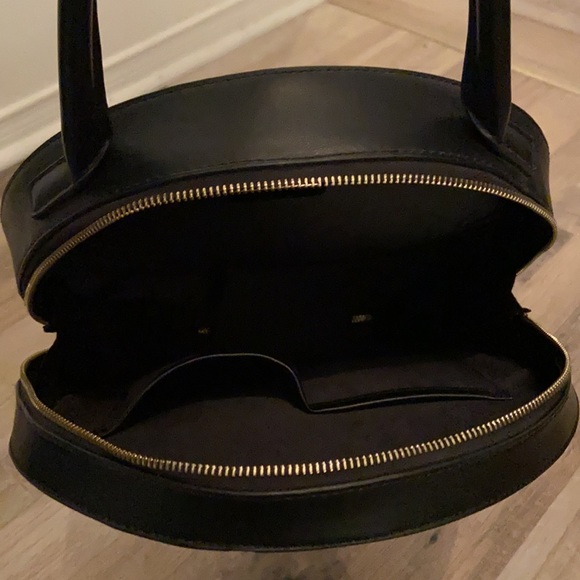 Sale❣️ NWOT Lionel Circular Black Handbag - Picture 4 of 4